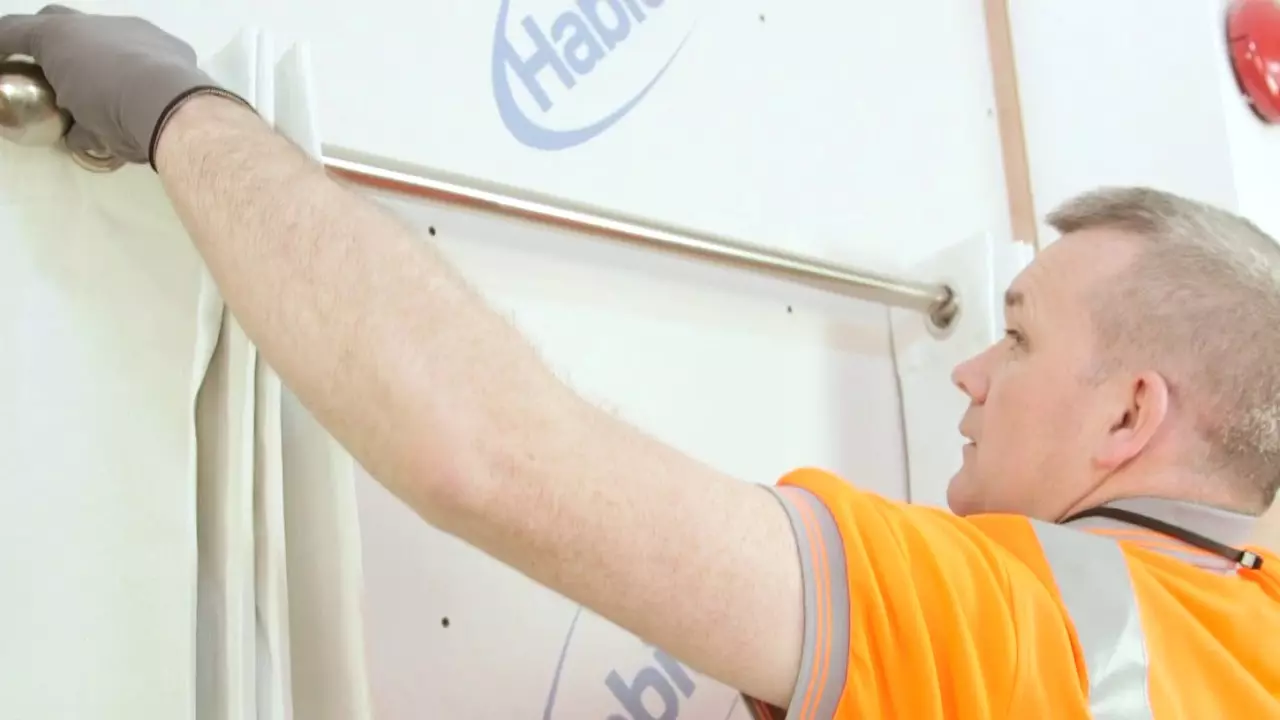 Habito Versus Curtain Rails thumbnail